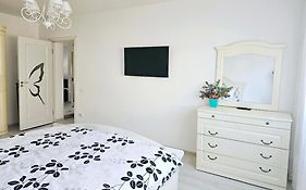 White Apartament, Brăila